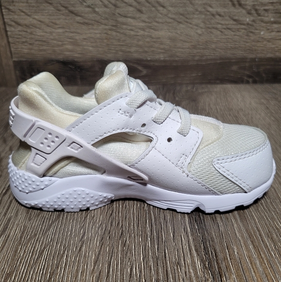 Nike Huarache Run Triple White Shoes. Size 9C - Picture 3 of 6